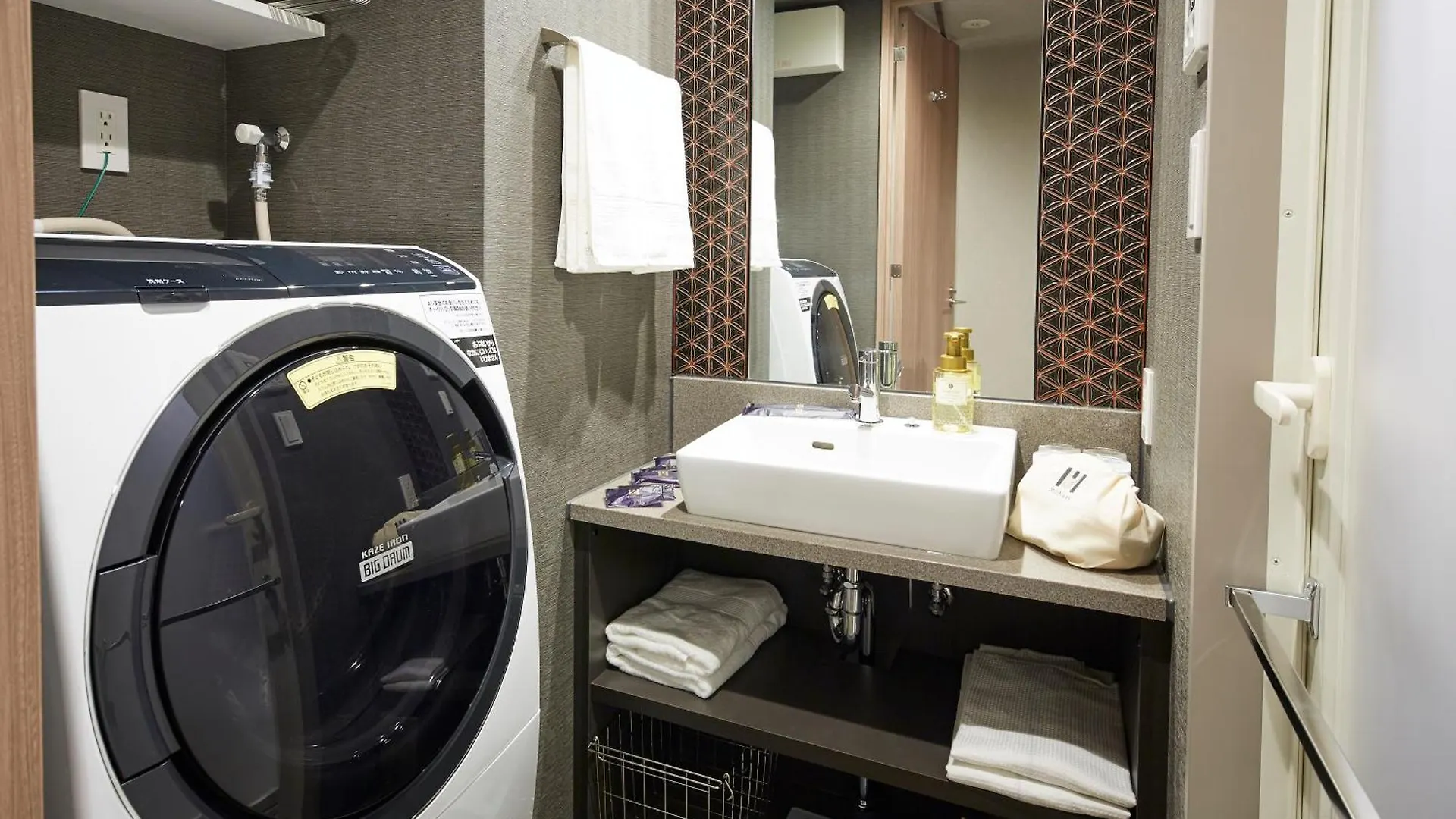 Monday Apart Premium Nihonbashi Tokyo Aparthotel